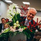 Aftredend voorzitter pcfruit Marc Vandeput in de bloemetjes